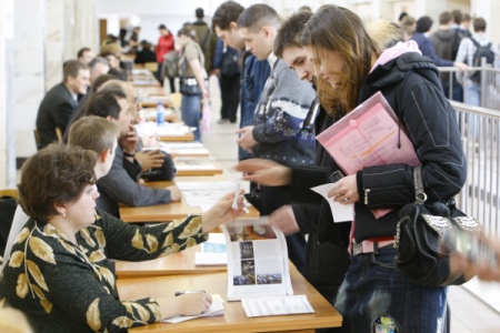 Власти Вологодчины договорились с ведущими предприятиями региона о трудоустройстве выпускников