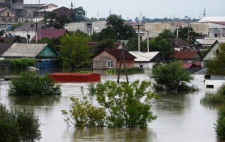 Режим ЧС введен в Ромненском районе в Приамурье, из-за циклона подтоплены жилые дома и подворья