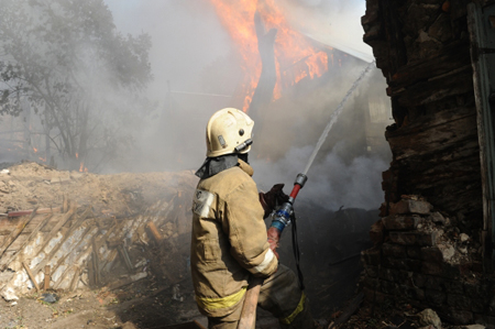 Спасатели в Волгоградской области отстояли от природного пожара 40 населенных пунктов