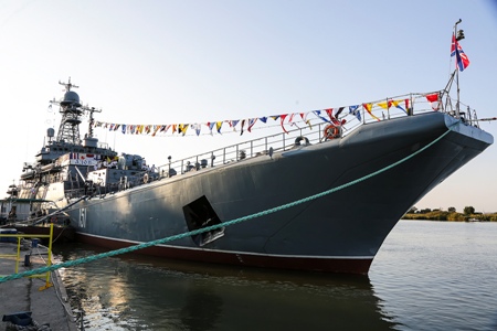 Большой десантный корабль ЧФ впервые за 6 лет прибыл в Азов к 950-летию города