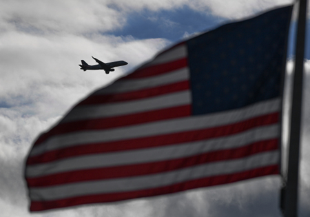 Самолет ВВС США совершил разведывательный полет у границ Ленинградской и Псковской областей