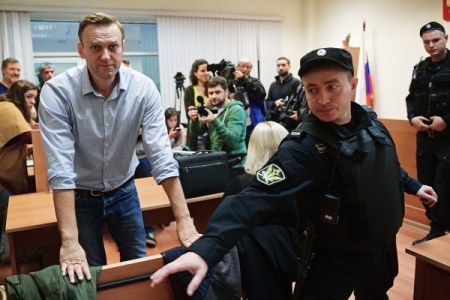 Навального приговорили к 20 сутками ареста за призывы к несанкционированным акциям