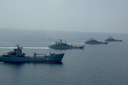 Три больших десантных корабля ЧФ РФ получили звания "ударных"