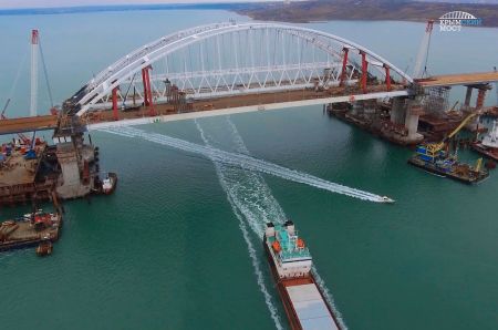 Завершено сооружение пролетов Крымского моста под дорогу