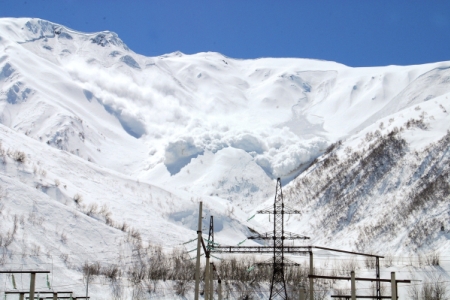 Спасатели предупреждают об угрозе схода снежных лавин в Карачаево-Черкесии
