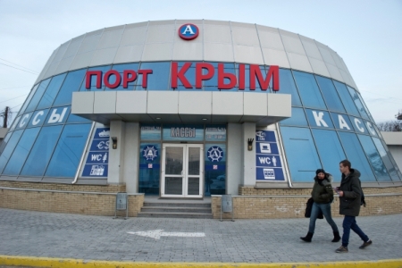 Власти Крыма планируют передать управление Керченской переправой "Крымским морским портам"