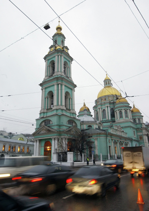 Движение транспорта у Елоховского собора ограничат в Москве 18 и 19 января