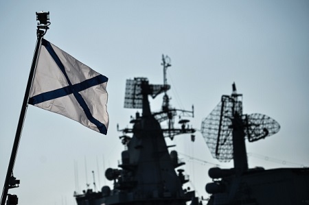 Большой десантный корабль ЧФ "Азов" возвращается из похода в Средиземное море