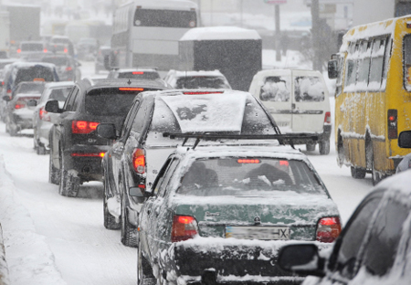 Восстановлено движение транспорта на дороге к Байкалу, ограниченное из-за снегопада