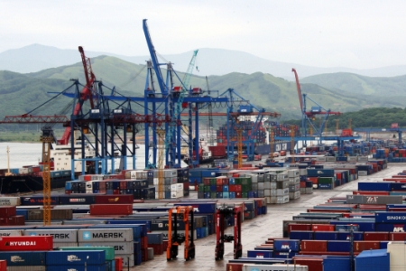 Вынос портовых мощностей и нефтебазы за пределы Владивостока потребует решений на федеральном уровне