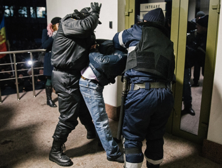 Подозреваемые в покушении на убийство сотрудников полиции и Росгвардии задержаны в Саратовской области