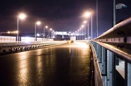 Освещение дороги протестировали на Крымском мосту