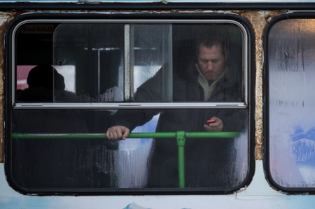 Оплата банковскими картами и смартфонами в автобусах Москвы начнется с 15 апреля
