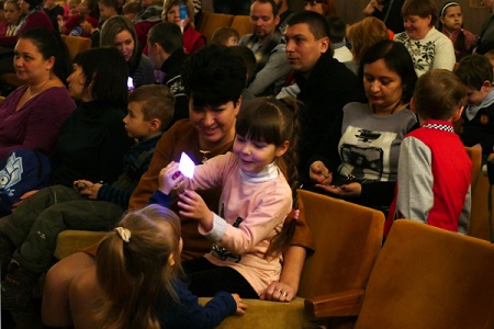 В Минкультуры РФ собираются давать маленьким детям бесплатный билет на посещение театра с родителями