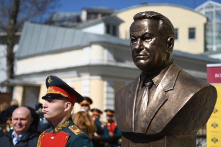 Бюст Ельцина появится на "Аллея правителей" в Москве