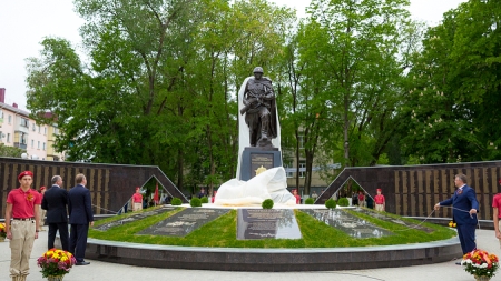 Мемориальный комплекс воинам, погибшим в годы Великой Отечественной войны, открыли в столице Карачаево-Черкесии