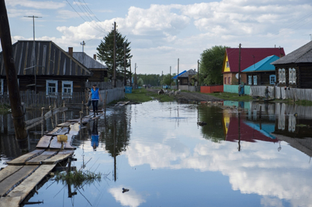 Несколько десятков домов, детсад и школа подтоплены грунтовыми водами в Хакасии