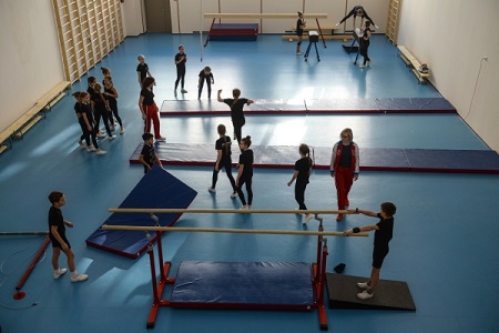 Дюжину универсальных спортивных залов построят в 2018 году при малокомплектных школах на Кубани
