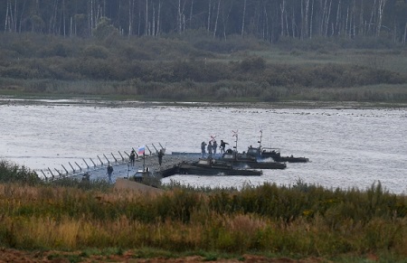 Военные наведут переправу через реку Урал у оренбургского села, где паводком смыло мост