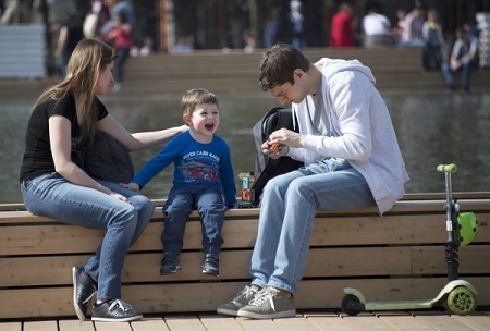 Власти Ленобласти упростят порядок оформления социальных выплат для семей с детьми