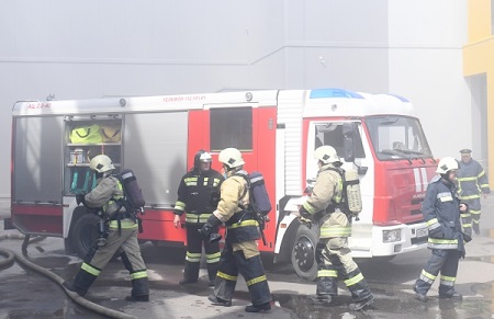 Пожар в здании автопредприятия ликвидирован в Курске, пострадавших нет