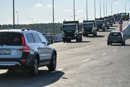 Мэр Москвы открыл движение по новой дороге от Киевского шоссе до Южного Бутова