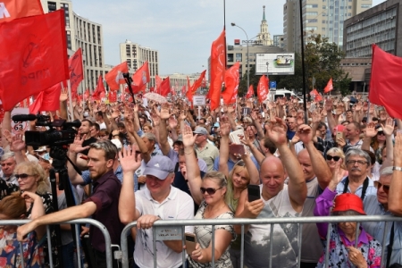 Митинги против повышения пенсионного возраста прошли во всех регионах РФ