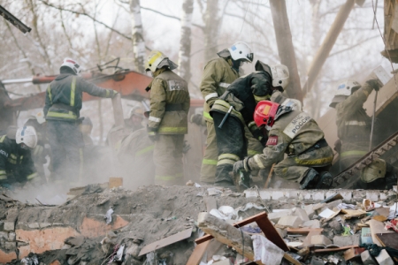 Подросток погиб при обрушении здания в сибирском городе Колпашево