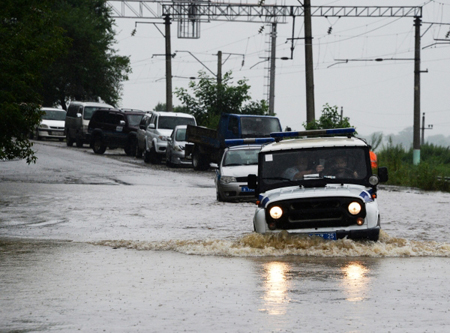 Сильные дожди осложнили обстановку на дорогах Приморья