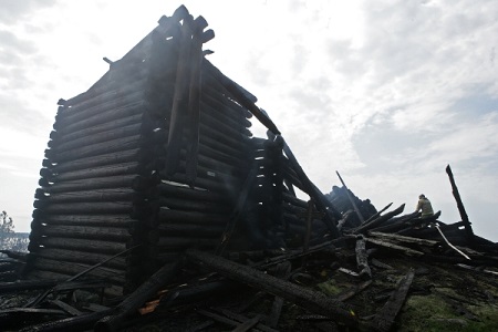 На восстановление сгоревшей в Карелии Успенской церкви потребуется более 100 млн рублей