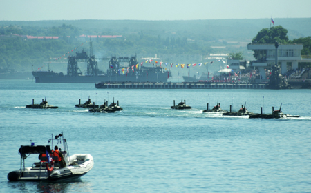 ЧФ и авиация занимались на учениях у берегов Крыма уничтожением кораблей и самолётов "противника"