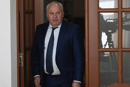 Глава Хакасии Виктор Зимин снялся со второго тура губернаторских выборов