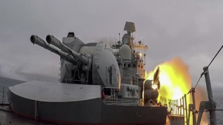 Корабли Северного флота уничтожили субмарину условного противника в Белом море