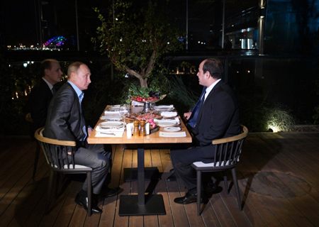Президенты РФ и Египта встретились в неформальной обстановке в Сочи