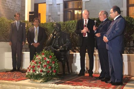 Памятник шведскому химику Нобелю открыт в Баку
