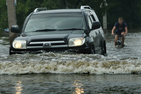 Группы по оценке ущерба начали работу в двух пострадавших от паводка районах Кубани