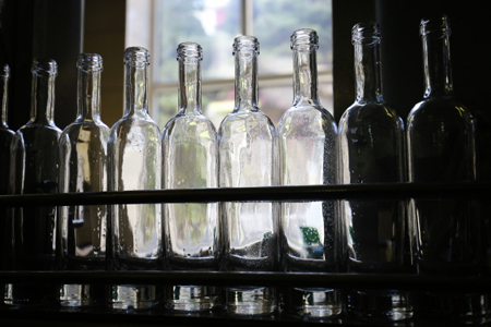 Более 60 тысяч бутылок с контрафактным алкоголем изъято в Перми