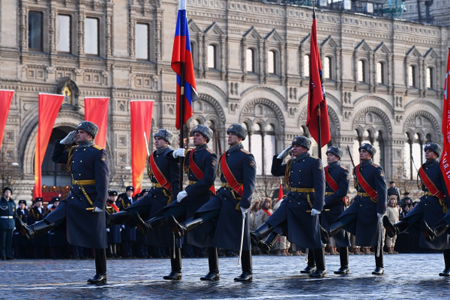 Парад на Красной площади 7 ноября 1941 года навеки стал символом мужества и веры - Собянин