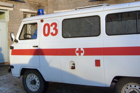 Три человека погибли при столкновении легковушки с двумя грузовиками на Кубани