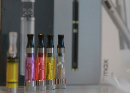 Штрафы ввели за продажу электронных сигарет несовершеннолетним в Поморье