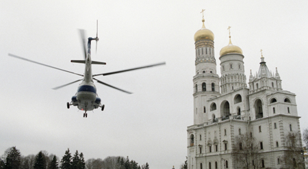 Кадры взлета из Кремля военных вертолетов появившиеся в соцсетях