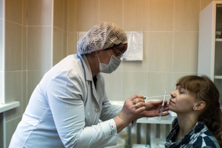 В Алтайском крае почти в два раза увеличат фиксированную часть зарплаты врачей