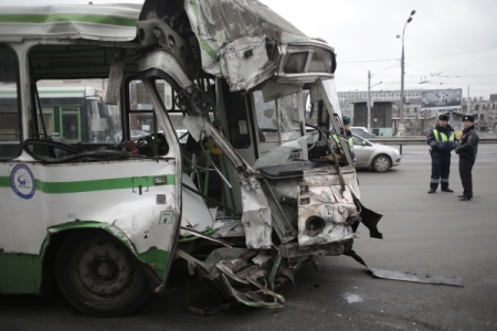 В результате ДТП с автобусом в центре Барнаула пострадало 19 человек