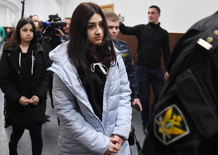 Обвиняемым в отцеубийстве сестрам Хачатурян продлена мера пресечения до 28 марта