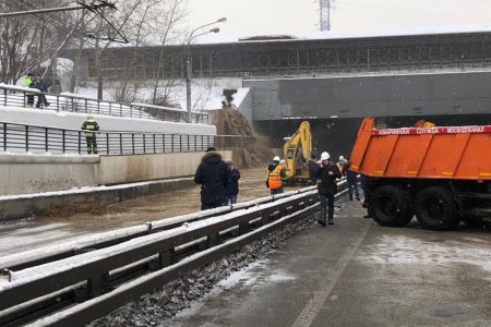 Движение по Волоколамскому шоссе перекрыли в сторону области из-за затопления Тушинского тоннеля