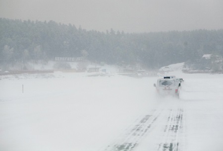 Водители утонувших бензовозов проигнорировали запрет выезда на лед тяжелых машин
