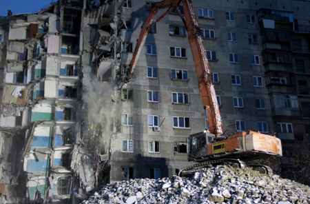 Демонтаж двух поврежденных взрывом подъездов начался в Магнитогорске