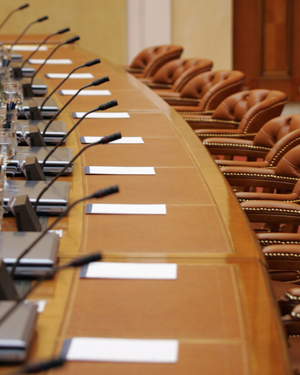После проверки прокуратуры в Орловской области своих мандатов лишились 13 депутатов