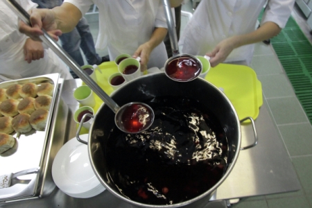 Посудомойщица и повар ответят в суде за массовое отравление школьников в Татарстане