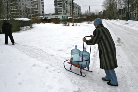 Жители крупного микрорайона Саратова остались без воды из-за коммунальной аварии
